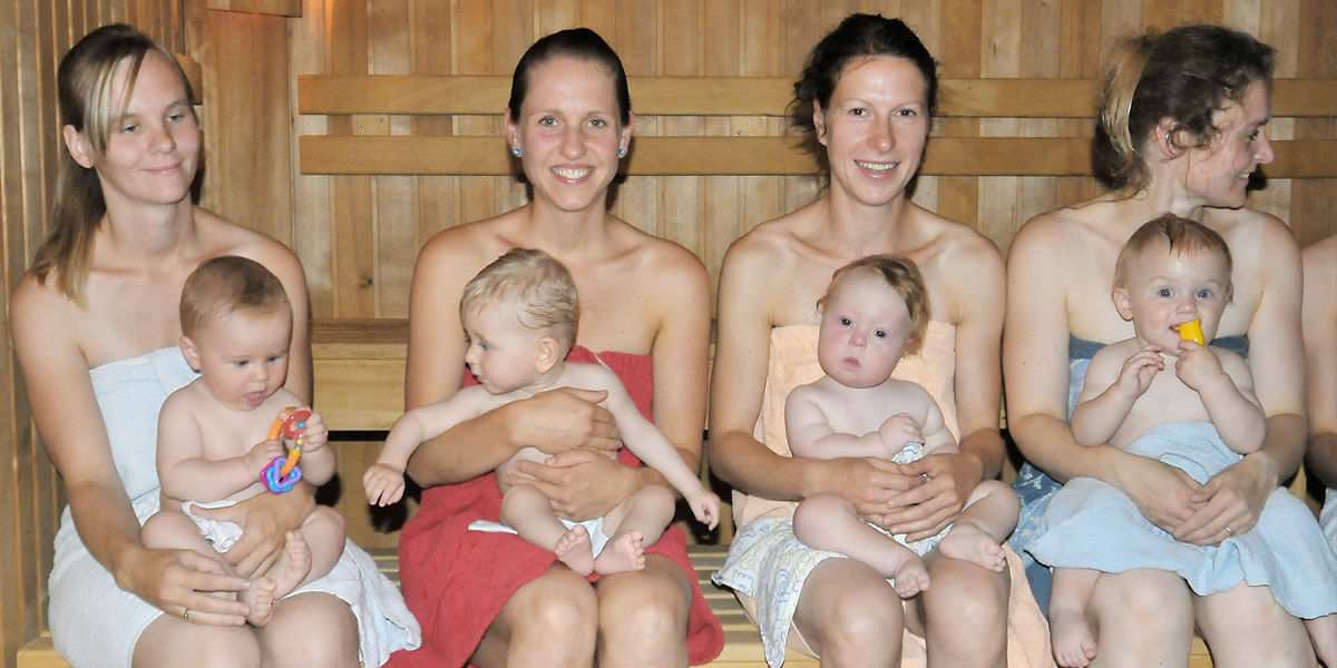 séance de saunas entre mamans et nourrissons